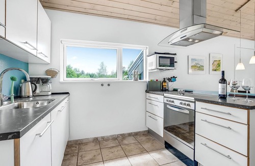 Asaa House | Nice home in Asaa with kitchen