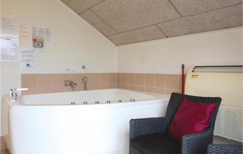 Hvidbjerg Strand House | Nice Home In Børkop With Kitchen