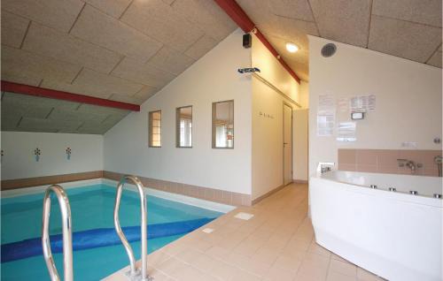 Hvidbjerg Strand House | Nice Home In Børkop With Kitchen