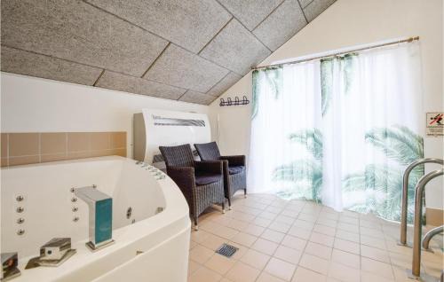 Hvidbjerg Strand House | Nice Home In Børkop With Kitchen