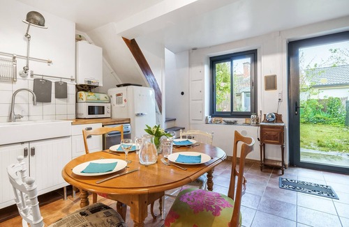 Bayel House | Nice home in Bayel with WiFi