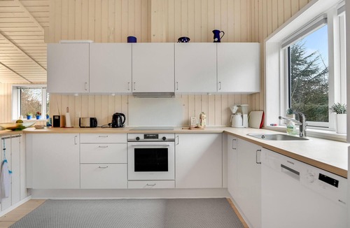 Beder Malling House | Nice home in Beder with kitchen