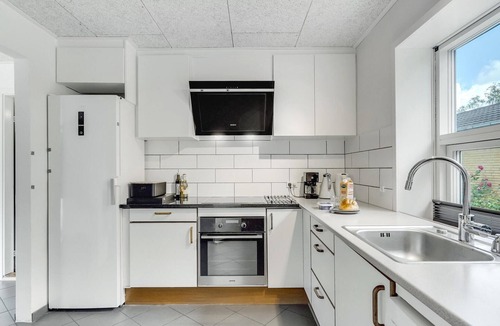 Billund House | Nice home in Billund with kitchen