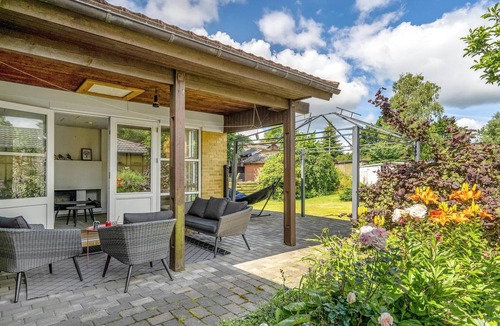 Billund House | Nice home in Billund with kitchen