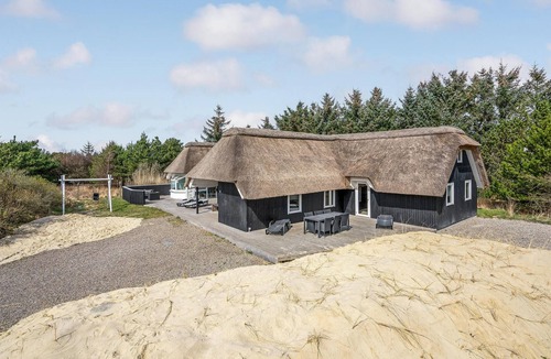 Blavand Strand House | Nice home in Blåvand with sauna