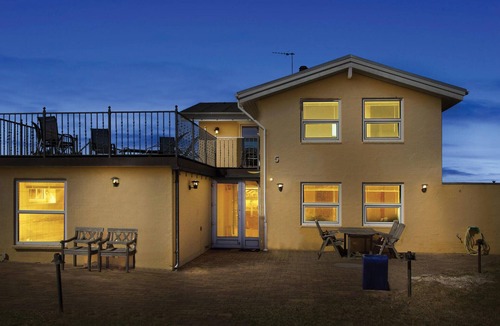 Blokhus House | Nice home in Blokhus with kitchen