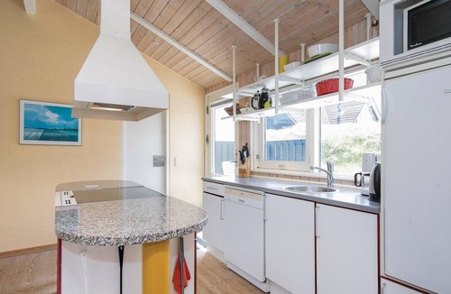 Blokhus House | Nice home in Blokhus with kitchen