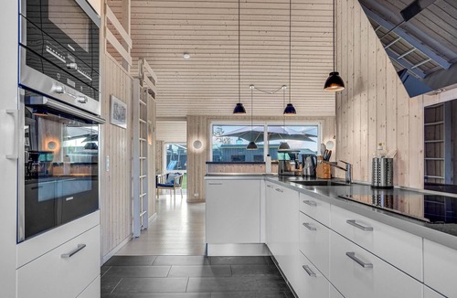 Blokhus House | Nice home in Blokhus with kitchen
