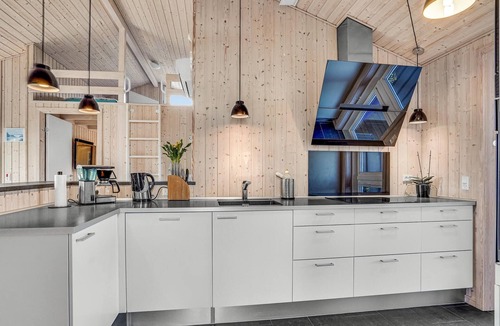 Blokhus House | Nice home in Blokhus with kitchen