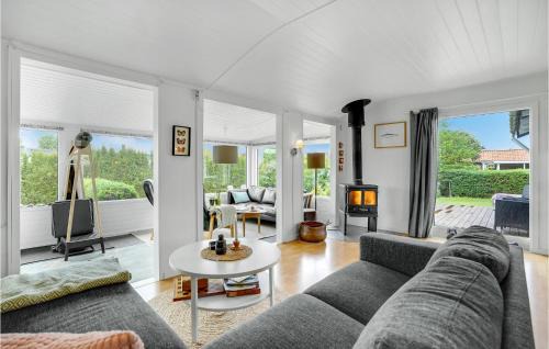 Skastrup Strand House | Nice Home In Bogense With Wifi