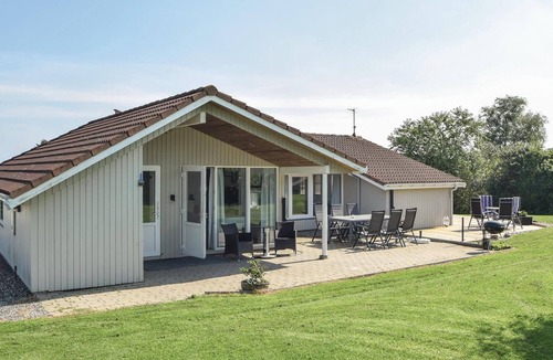 Hvidbjerg Strand House | Nice home in Børkop with kitchen
