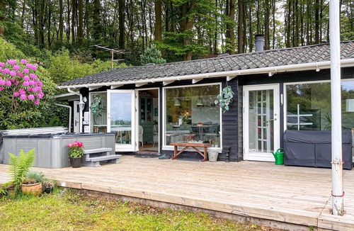 Borkop House | Nice home in Børkop with house sea view
