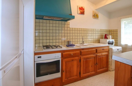 Bourdeaux House | Nice home in Bourdeaux with kitchen