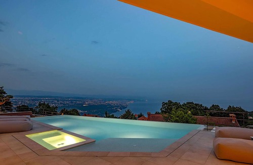 Bregi House | Nice home in Bregi with sauna