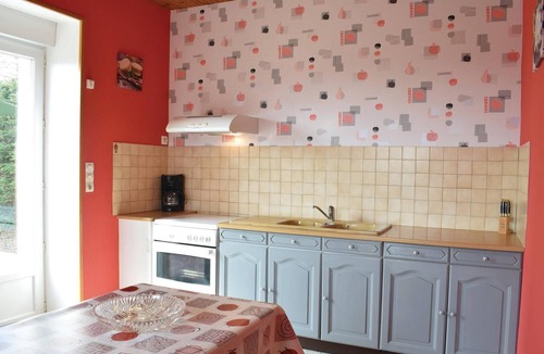 Canchy House | Nice home in Canchy with kitchen