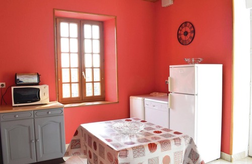 Canchy House | Nice home in Canchy with kitchen