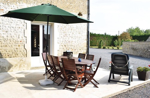 Canchy House | Nice home in Canchy with kitchen