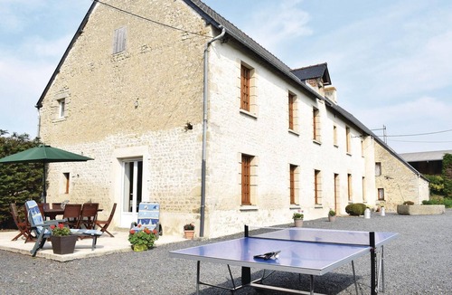 Canchy House | Nice home in Canchy with kitchen