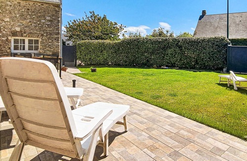 Creances House | Nice home in Créances with WiFi