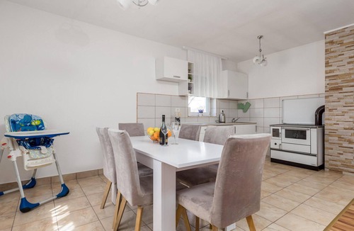 Gospic House | Nice home in Debelo Brdo I