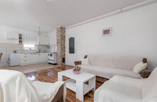 Gospic House | Nice home in Debelo Brdo I