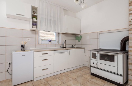 Gospic House | Nice home in Debelo Brdo I