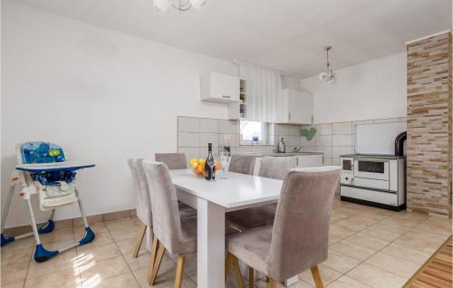 Gospic House | Nice Home In Debelo Brdo I