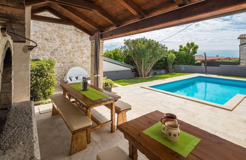 Dracevac House | Nice home in Dracevac