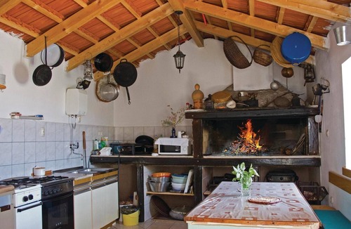 Drvenik Mali House | Nice home in Drvenik Mali with kitchen