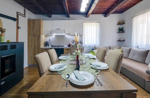 Duga Resa House | Nice home in Duga Resa with swimming pool
