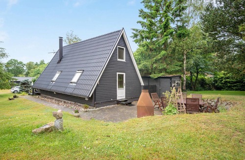 Øer Strand House | Nice home in Ebeltoft with kitchen