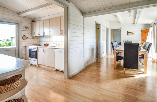 Ebeltoft House | Nice home in Ebeltoft with kitchen
