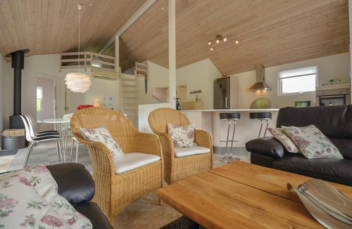Lyngsbæk Strand House | Nice home in Ebeltoft with kitchen
