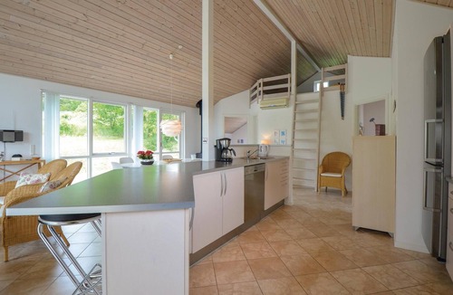 Lyngsbæk Strand House | Nice home in Ebeltoft with kitchen
