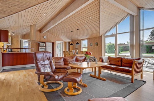 Egsmark Strand House | Nice home in Ebeltoft with kitchen