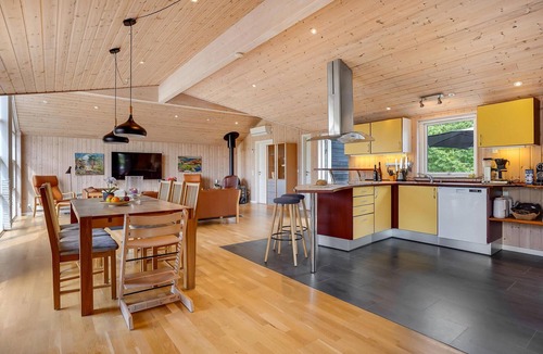 Egsmark Strand House | Nice home in Ebeltoft with kitchen