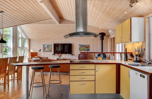 Egsmark Strand House | Nice home in Ebeltoft with kitchen