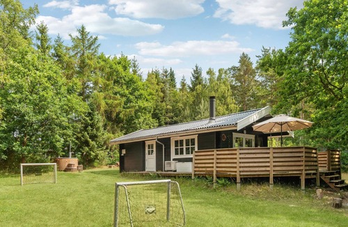 Øksenmølle House | Nice home in Ebeltoft with kitchen