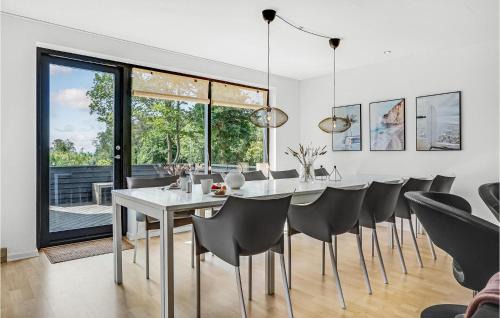 Lyngsbæk Strand House | Nice Home In Ebeltoft With Wifi