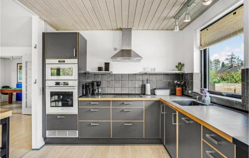 Lyngsbæk Strand House | Nice Home In Ebeltoft With Wifi