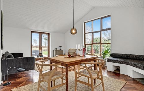 Lyngsbæk Strand House | Nice Home In Ebeltoft With Wifi
