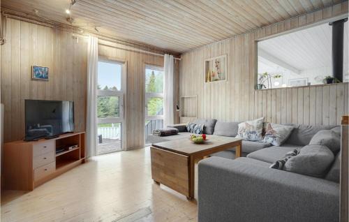 Handrup House | Nice Home In Ebeltoft With Kitchen