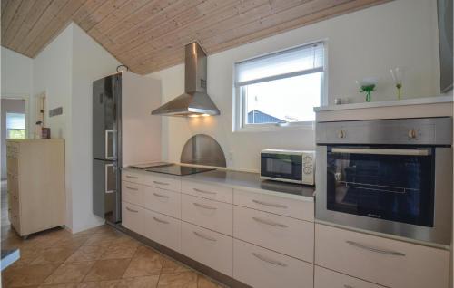 Lyngsbæk Strand House | Nice Home In Ebeltoft With Kitchen