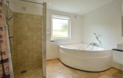 Lyngsbæk Strand House | Nice Home In Ebeltoft With Kitchen