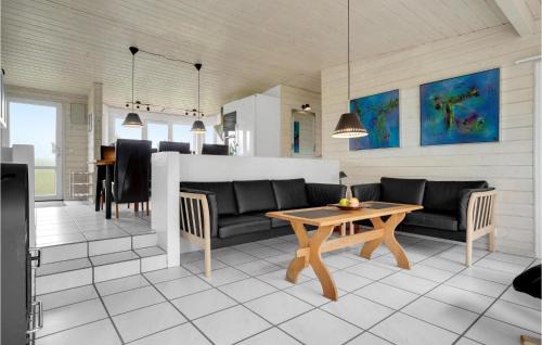 Egsmark Strand House | Nice Home In Ebeltoft With Sauna