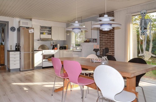 Sjaelborg House | Nice home in Esbjerg V with WiFi