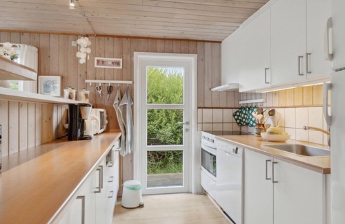 Rindby Strand House | Nice home in Fanø with kitchen