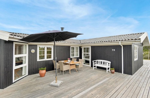 Rindby Strand House | Nice home in Fanø with kitchen