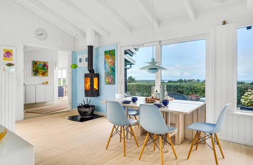 Ordrup House | Nice home in Fårevejle with kitchen