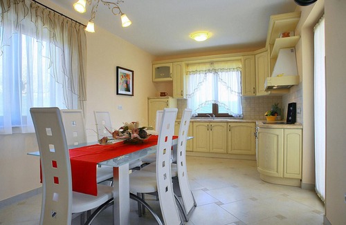 Valbandon House | Nice home in Fazana with private swimming pool, can be inside or outside